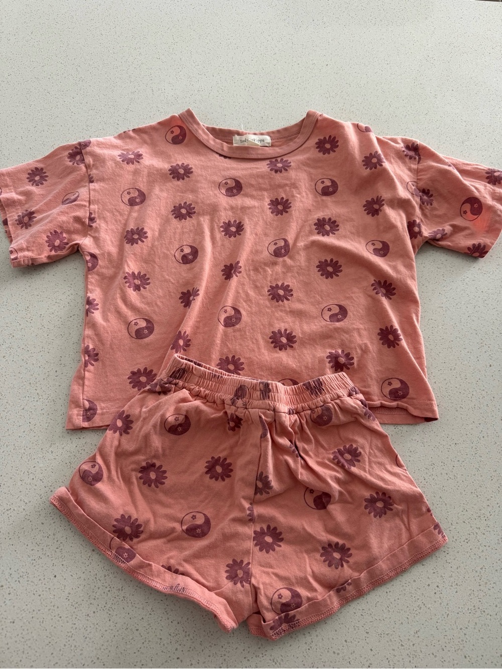 Indy & Pippa Peach Yin-Yang & Daisy Short  Set